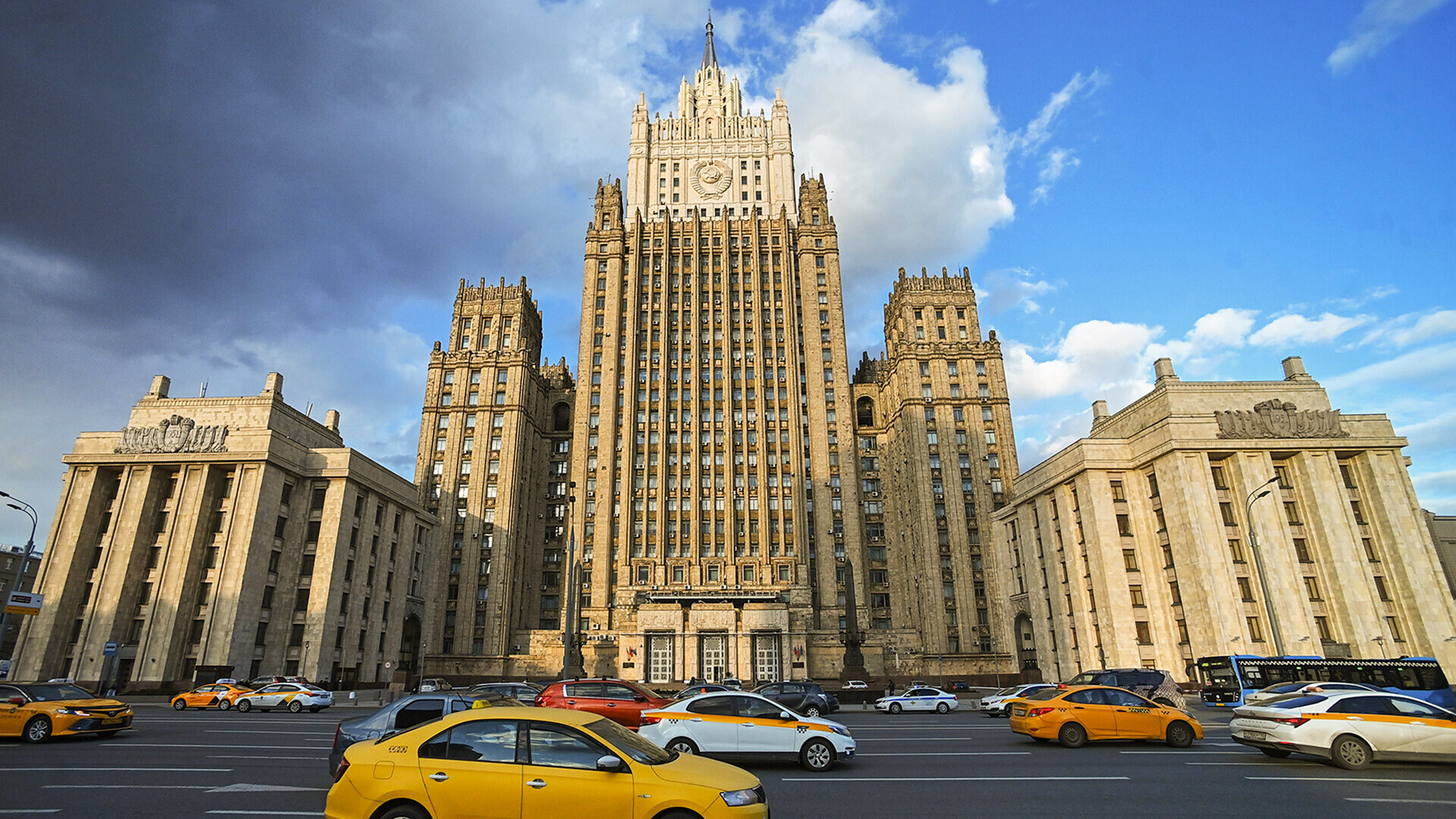Зградата на Министерството за надворешни работи на Руската Федерација во Москва.

