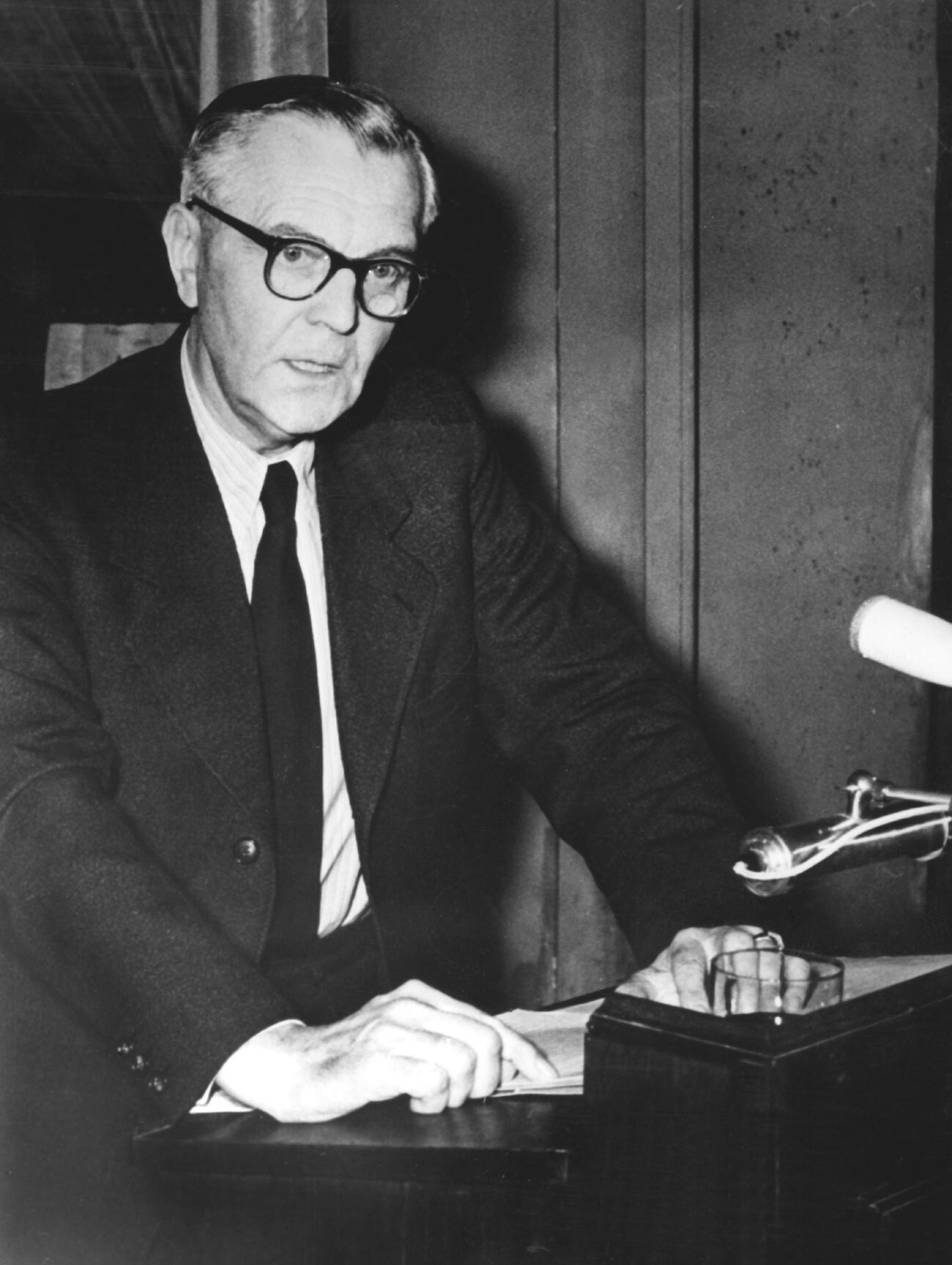 Friedrich Paulus at a press conference in East Berlin, 1954