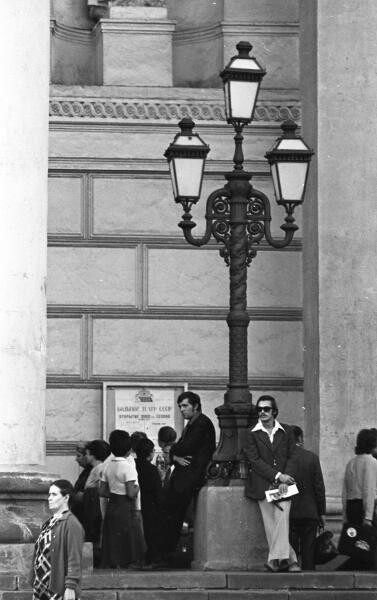 Fuori dal Teatro Bolshoj di Mosca, 1977