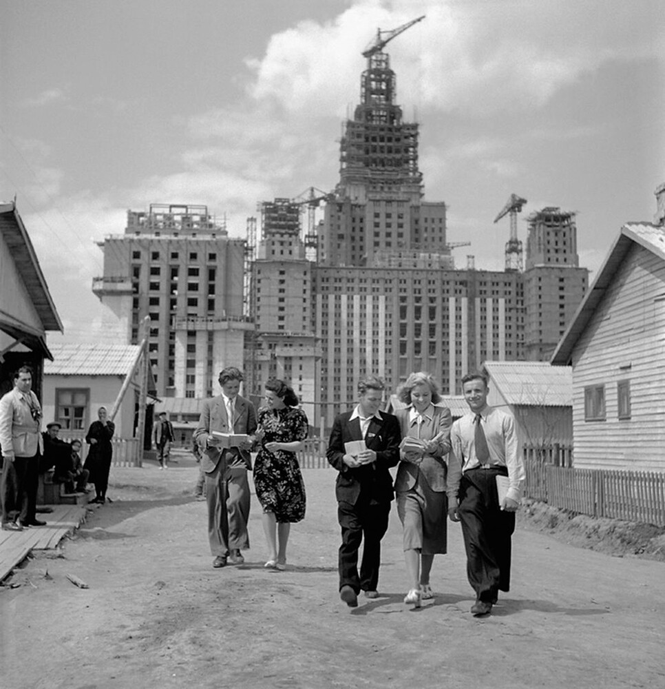 Строительство главного здания МГУ, 1951