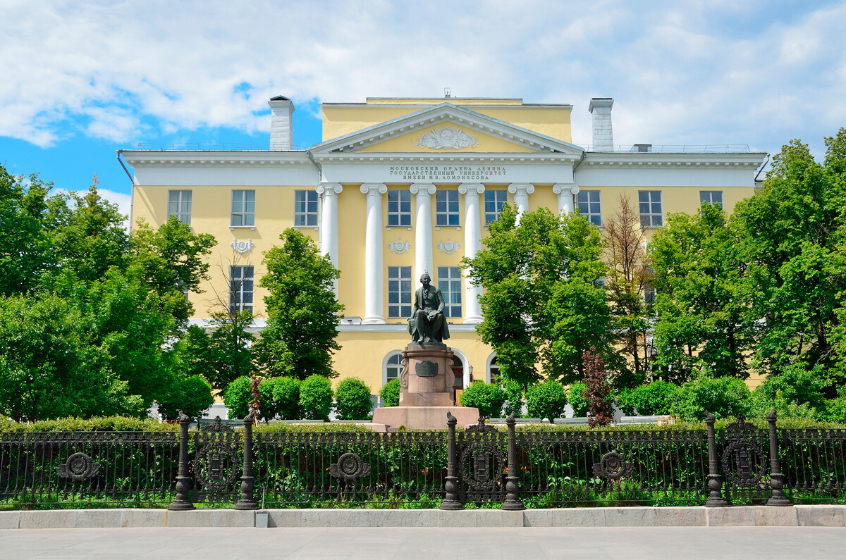 MSU’s Faculty of Journalism (with a monument to Mikhail Lomonosov in front of it)