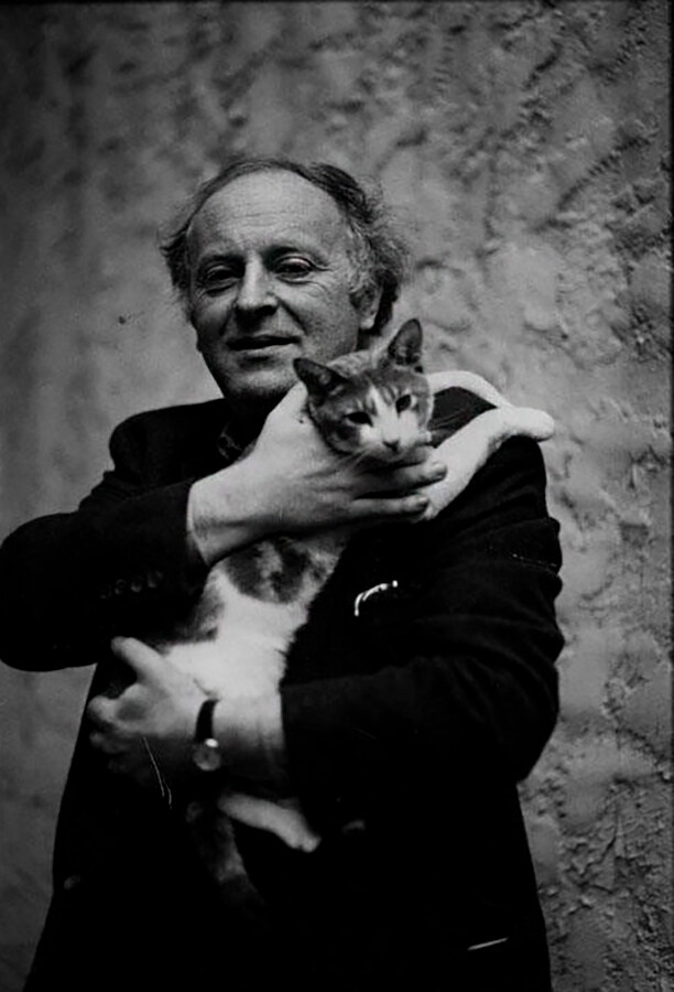 Josepf Brodsky mit seiner Katze Missisipi, 1987.