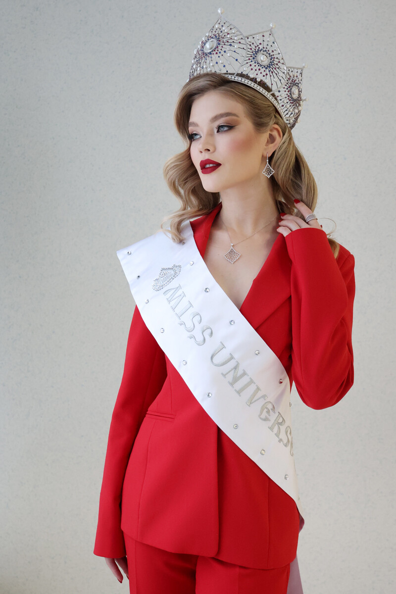 Zmagovalka Miss Rusije 2022 Anna Linnikova pred novinarsko konferenco o svoji udeležbi na 71. mednarodnem tekmovanju Miss Universe, katerega finale je potekalo 14. januarja 2023 v Louisiani v ZDA. 