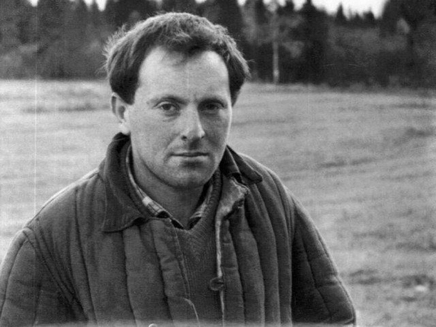 Josef Brodsky dalam pengasingan tenaga kerja di desa Norenskaya di Arkhangelsk Oblast, 1965.