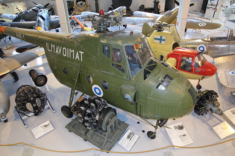Helicóptero Mil Mi-4 en el Museo de Aviación de Finlandia Central