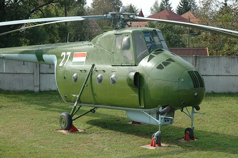 Helicóptero de transporte soviético Mil Mi-4 (expuesto en el Museo Húngaro de la Aviación de Szolnok)