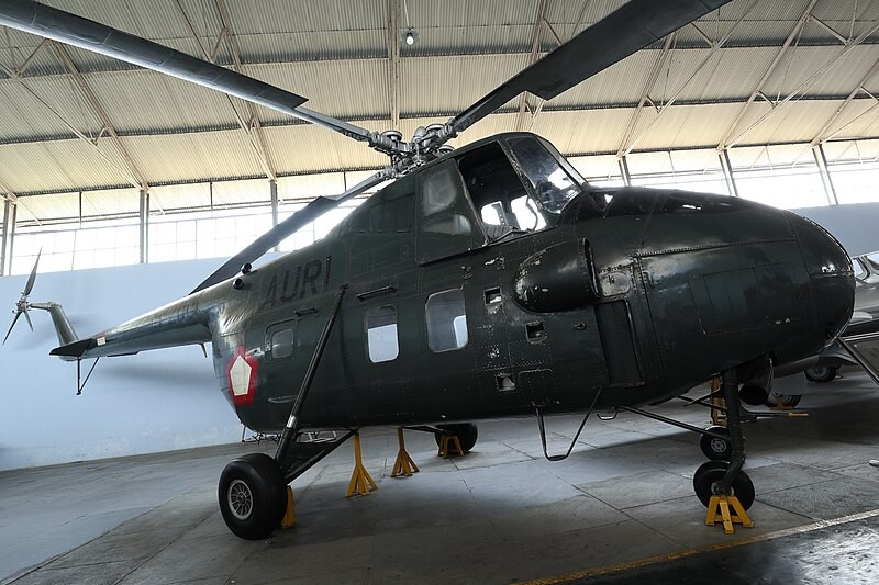 Ejemplar de un Mil Mi-4 expuesto en Museo Central de la Fuerza Aérea de Indonesia