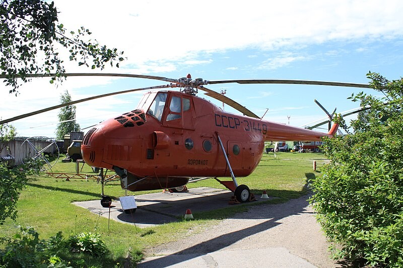Mil Mi-4 Hound CCCP-31449 con distintivos árticos en el Museo de Aviación de Riga.