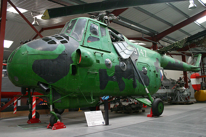 Reino Unido nunca usó los Mil Mi en su fuerza aérea, pero uno ejemplar checo de esta aeronave puede visitarse en Museo Internacional del Helicóptero. Weston-Super-Mare. Es el único ejemplar de este aparato soviético en todo el país.