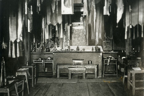Interior de la sala de oración del templo de Tuvá, 1934