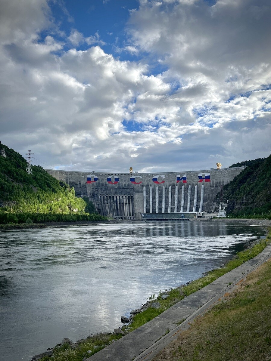 La diga Sajano-Shushenskaja al confine tra Repubblica di Khakassia e Territorio di Krasnojarsk
