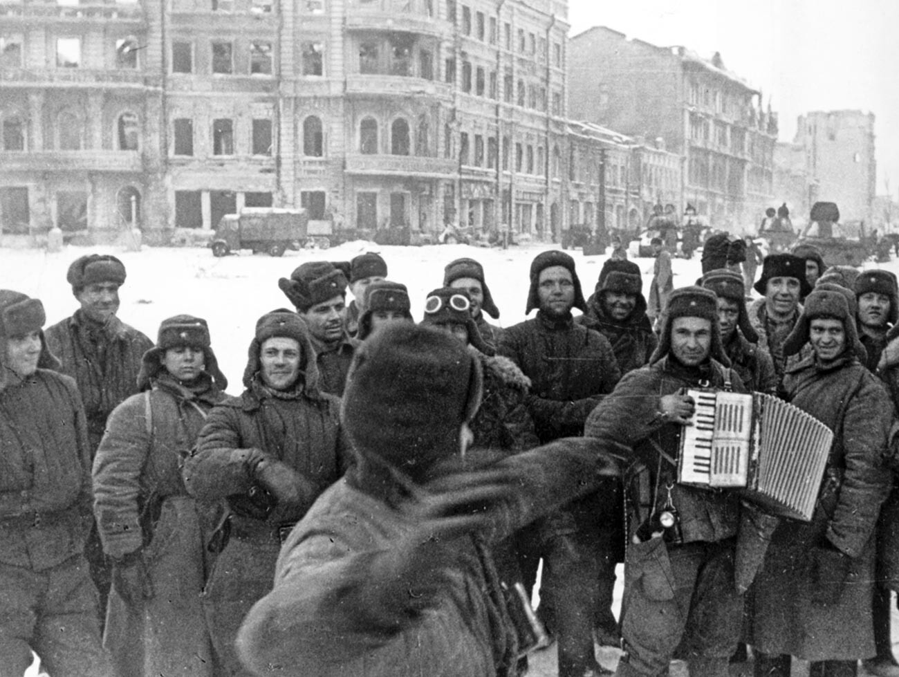 Un po’ di musica per festeggiare nella Stalingrado liberata, gennaio 1943