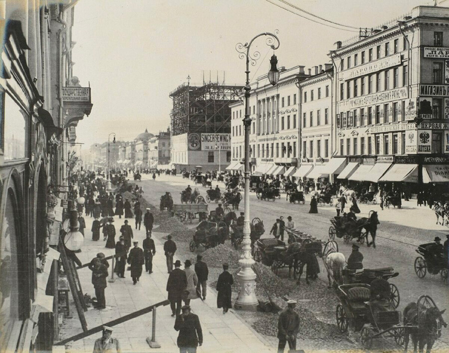 1902-1903. Gradnja stavbe podjetja 'Singer' 