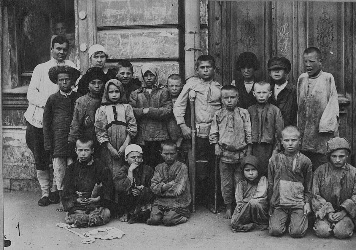 Crianças famintas da região do Volga