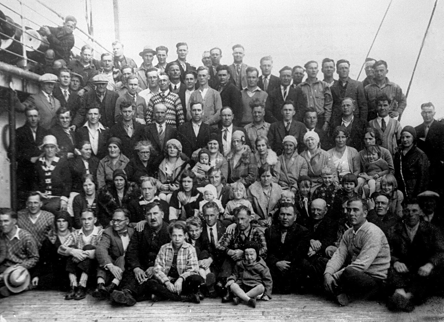 Primeros grupos de trabajadores de EE.UU. y Canadá de visita en la Unión Soviética. Como se puede ver, los afroamericanos eran raros entre ellos.