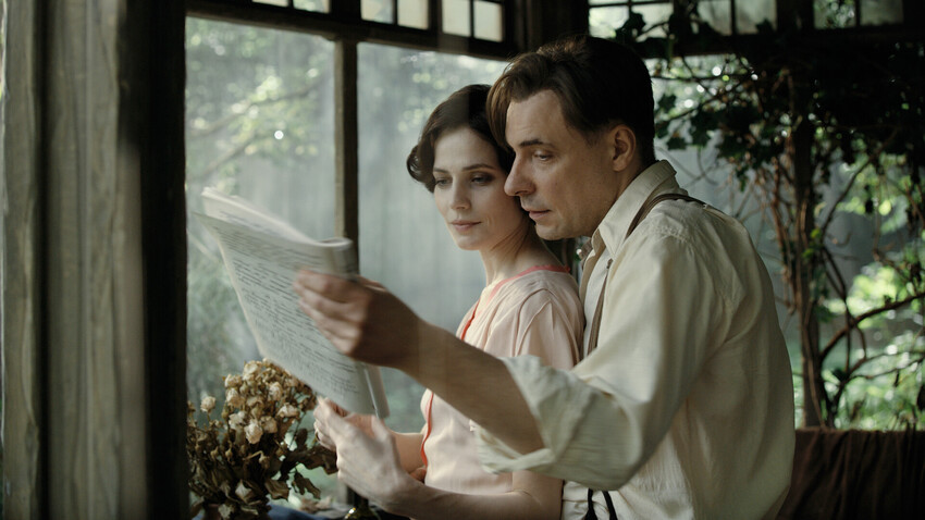 Evgenij Tsyganov e Julija Snigir nel film “Woland”