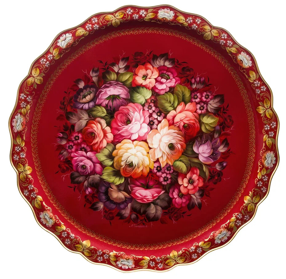 Un vassoio di Larisa Goncharova con il tipico bouquet