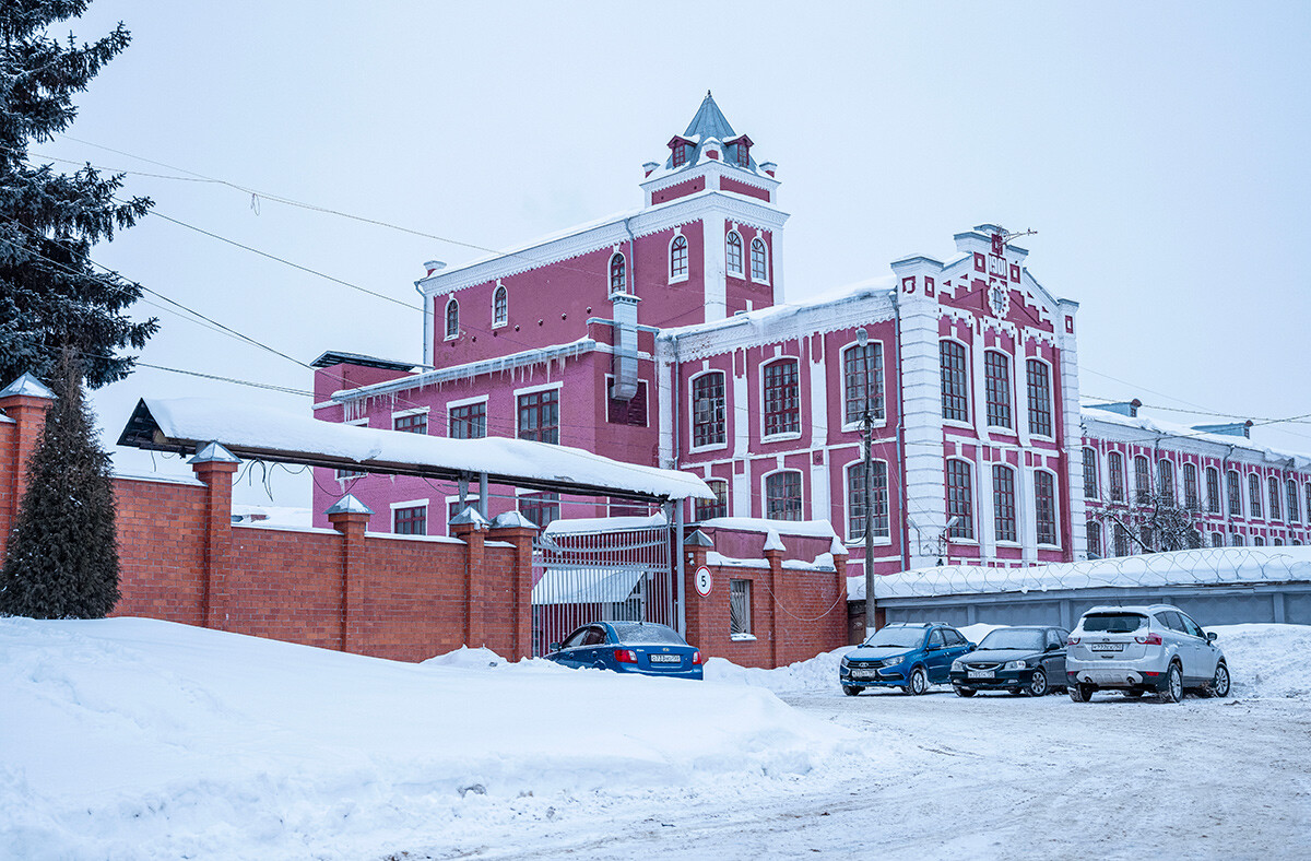 Stavba Pavlovoposadske manufakture šalov v Pavlovskem Posadu. 