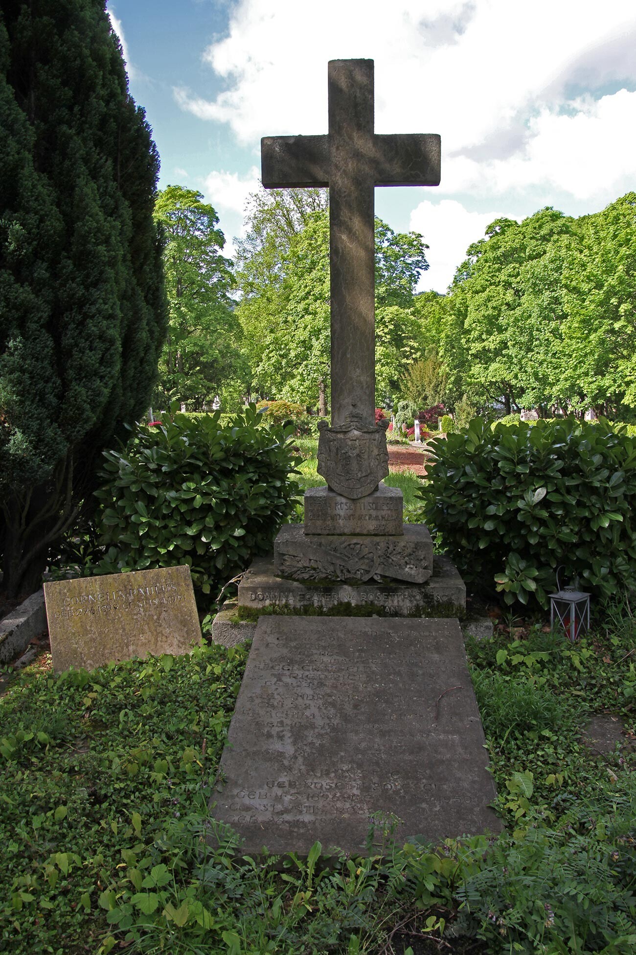 Nisan Friedrich Paulus di Baden-Baden