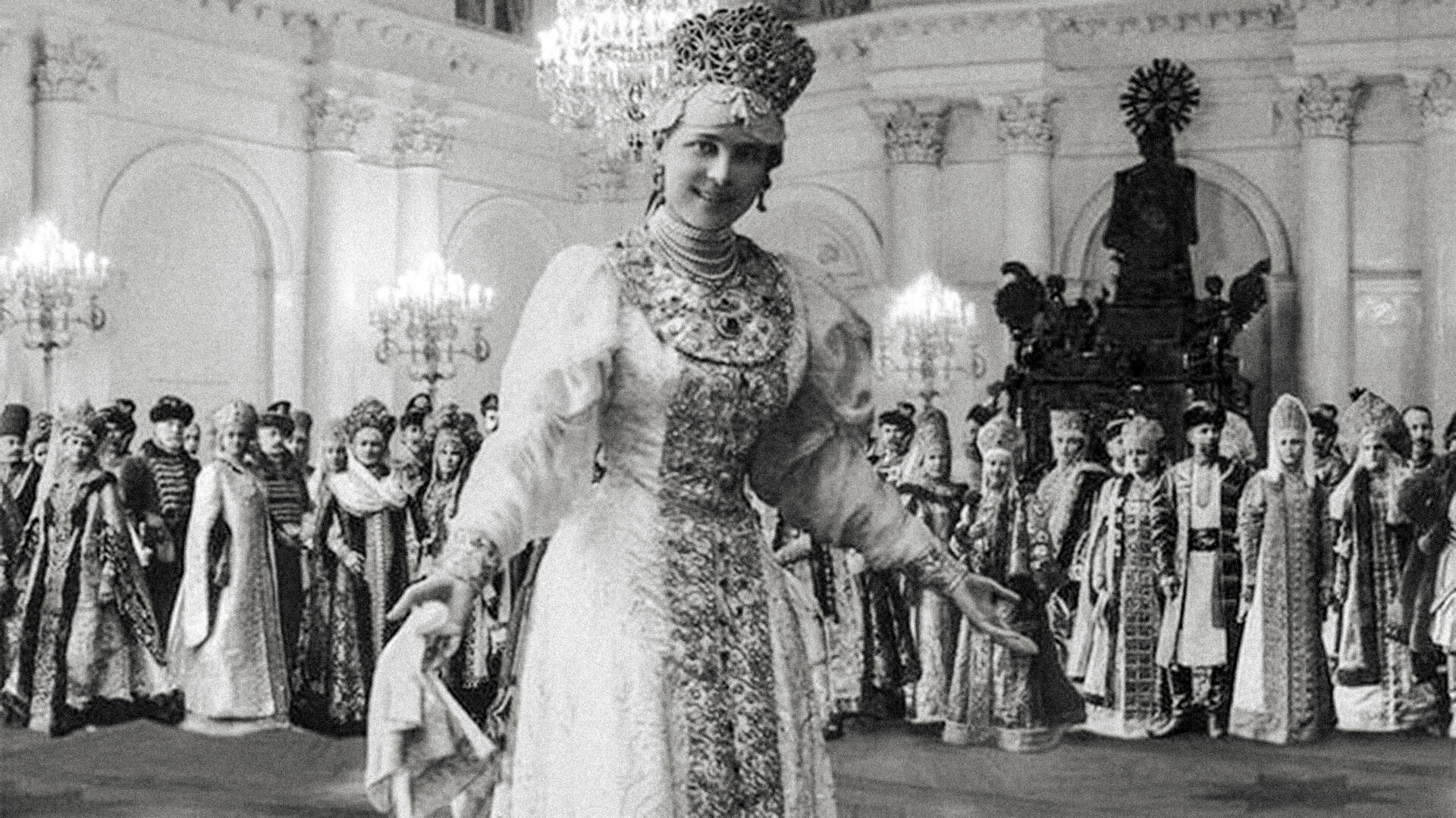 Бал юлии машковской 29 декабря 1896 года. Последний костюмированный бал Романовых 1903. Костюмированный бал в зимнем Дворце 1903.