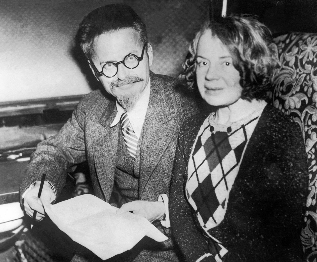 El revolucionario ruso Lev Trotski en México con su esposa Natalia hacia 1938. 