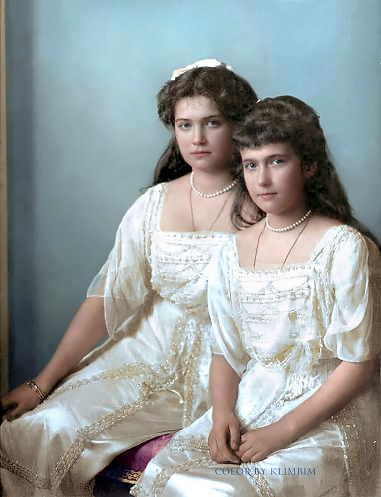 Maria and Anastasia (right)