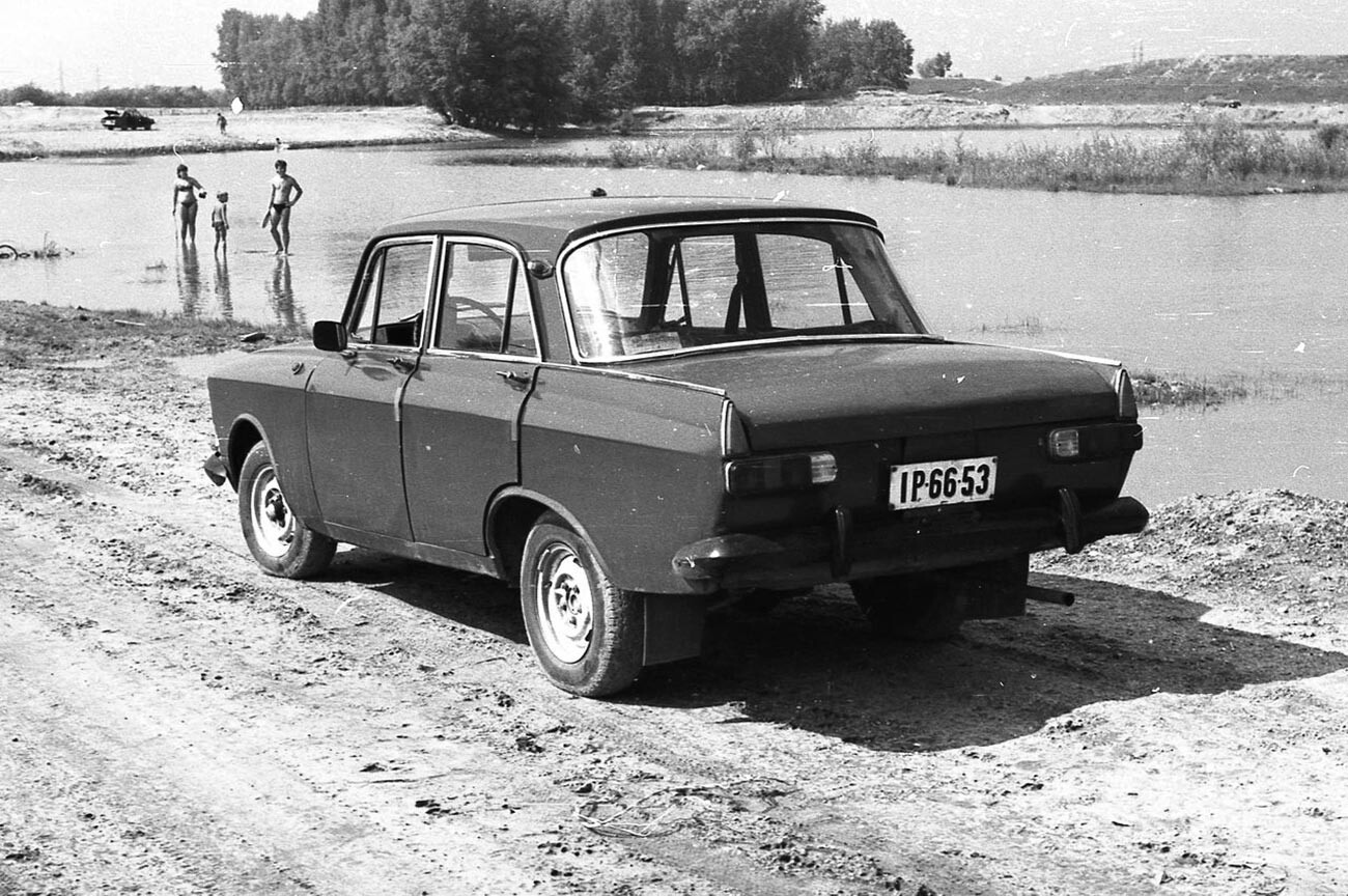 Putnički automobil 