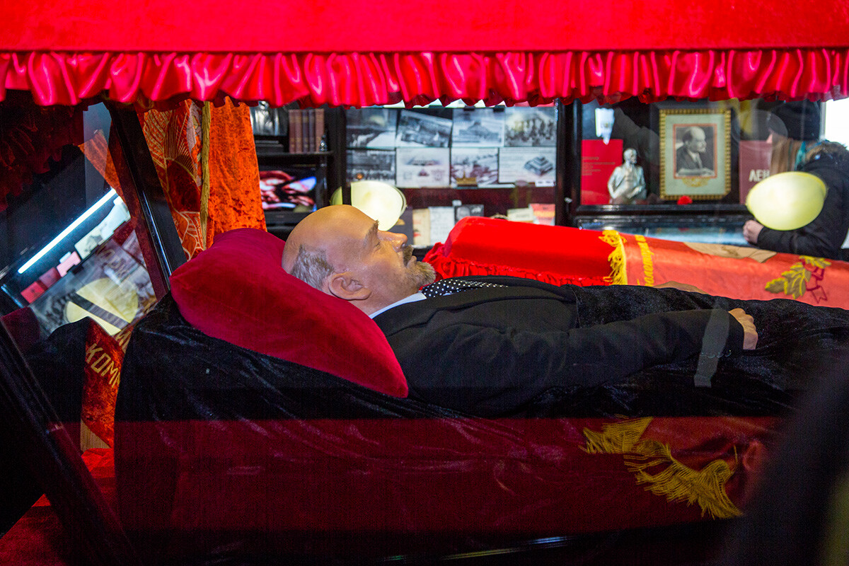 Una replica del corpo imbalsamato di Lenin. L’originale è visibile nel Mausoleo sulla Piazza Rossa di Mosca
