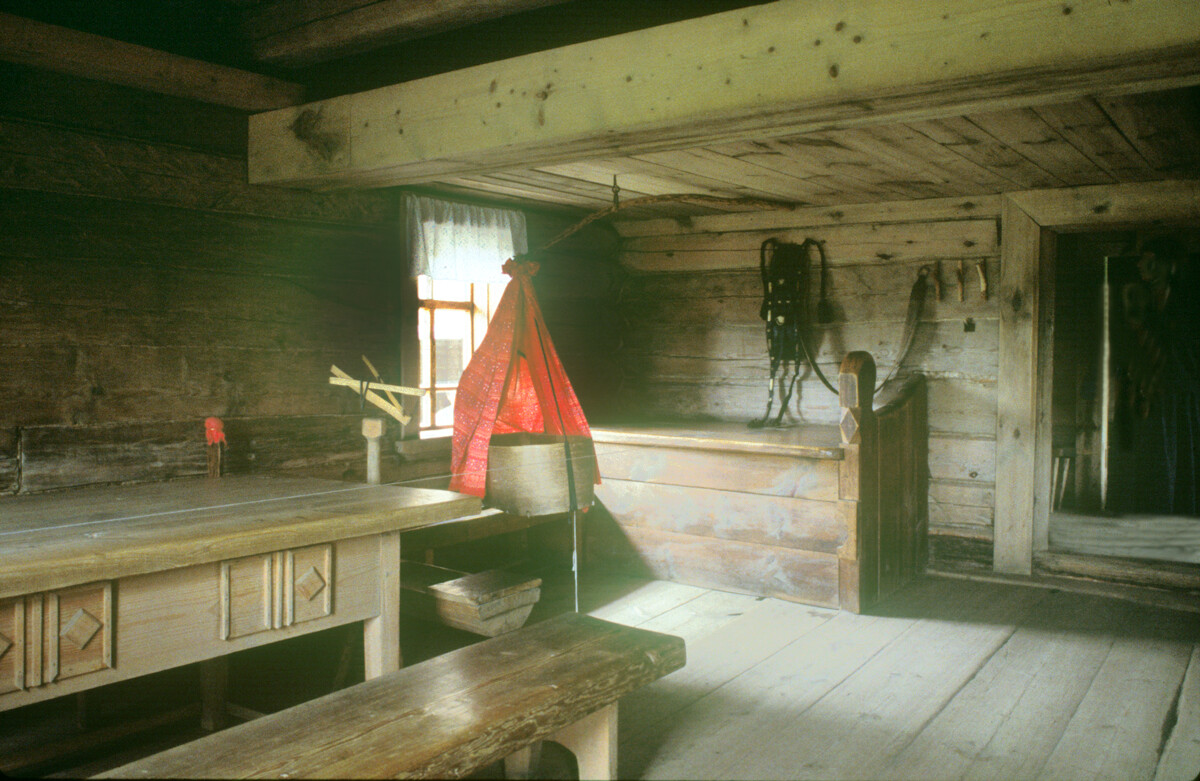 Kuzovkin izba. Interior, main room with cradle suspended from birch sapling. June 18, 1994