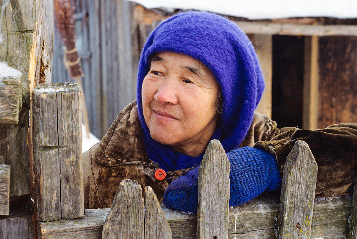 Una donna della zona di Gornaja Shorija, regione di taiga montuosa situata all’incrocio tra i Monti Altaj, i Monti Saiani e Monti Kuznetskij Alatau
