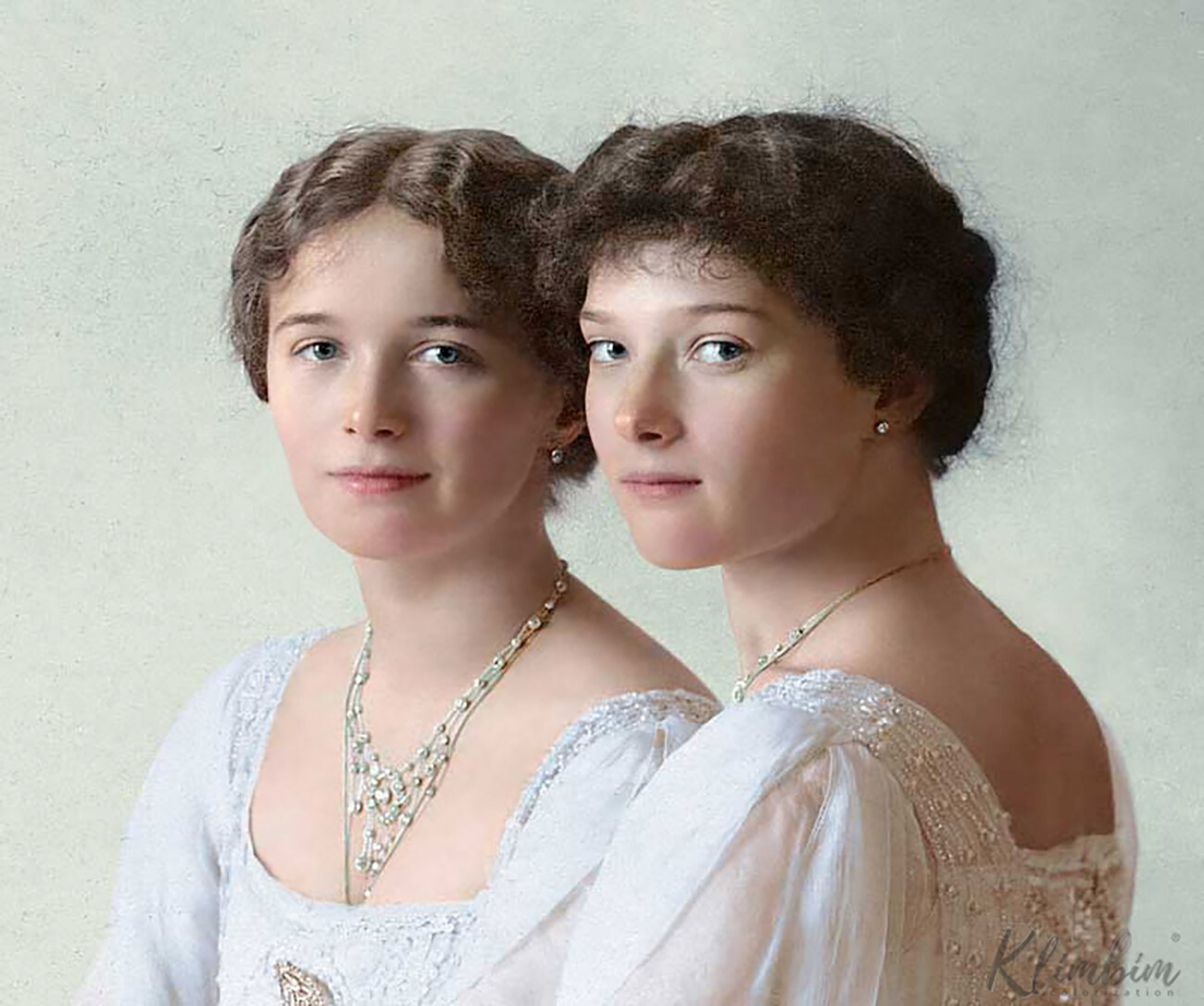 Olga et Tatiana (à droite)