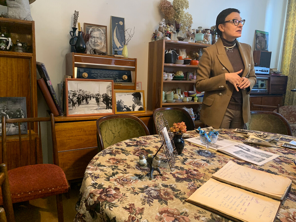 Anastasia in her apartment made in the style of 1960s, when scientists from all over the Soviet Union came here. This room is also a museum of that time. 