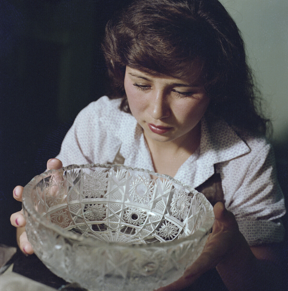 Republik Bashkortostan, 1981 г. Penggiling kristal Tanzilya Bahtiyarova.