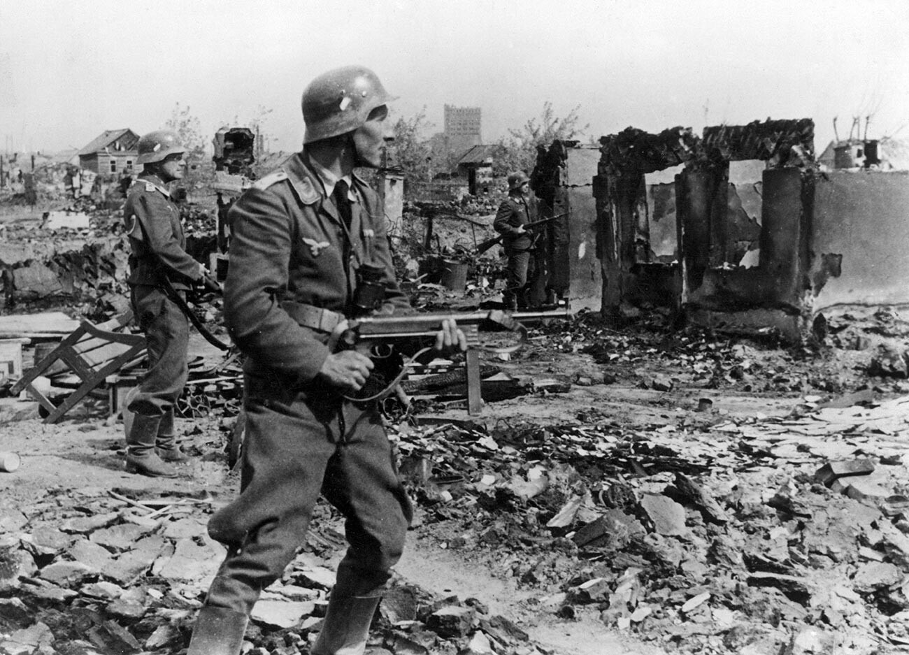 Infantería alemana en Stalingrado.