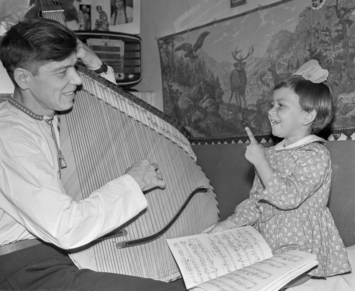 Uvježbavanja pjesme uz pratnju bandure, 1960. 