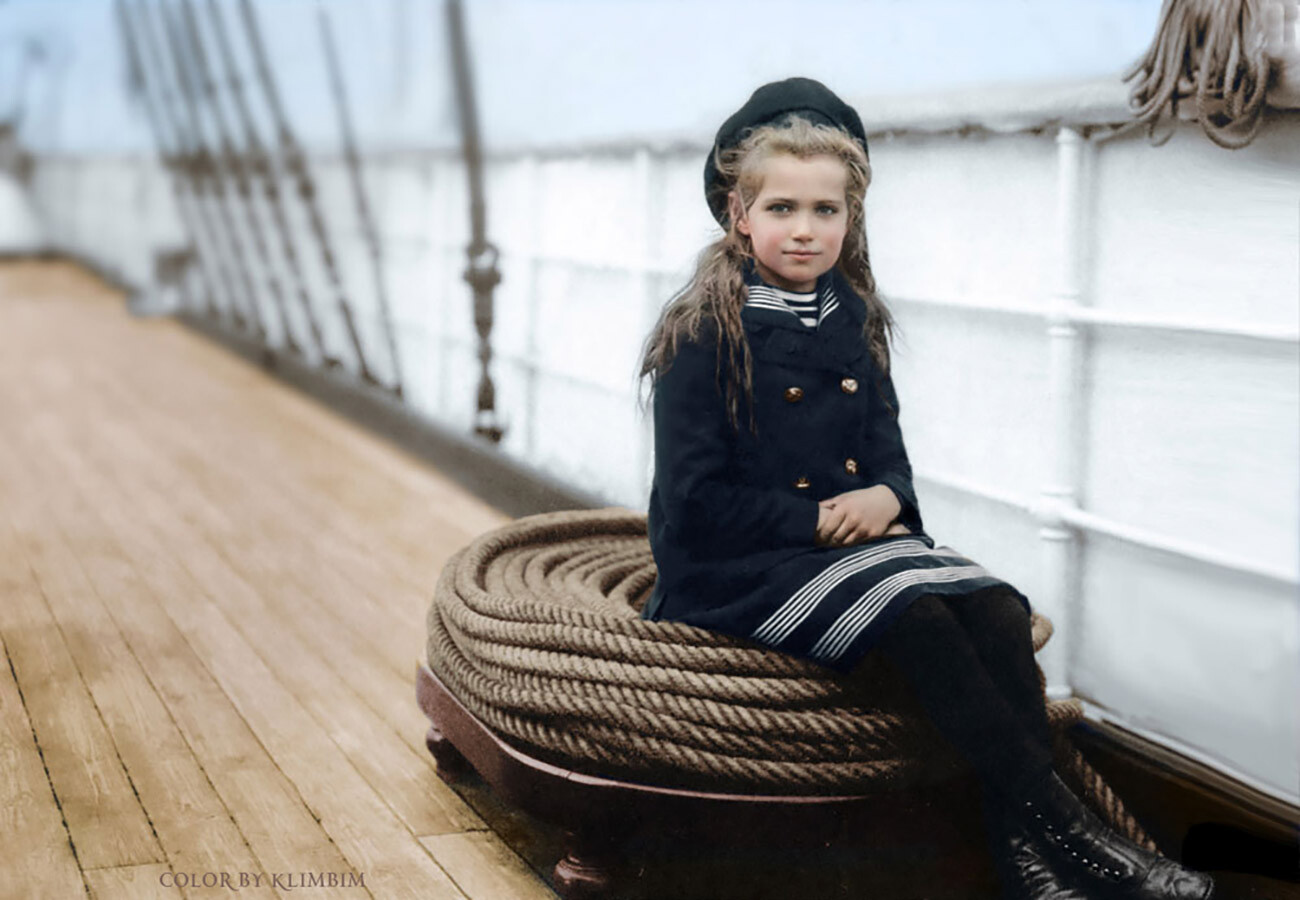 Marija Romanova a bordo del panfilo imperiale “Shtandart” da piccola

