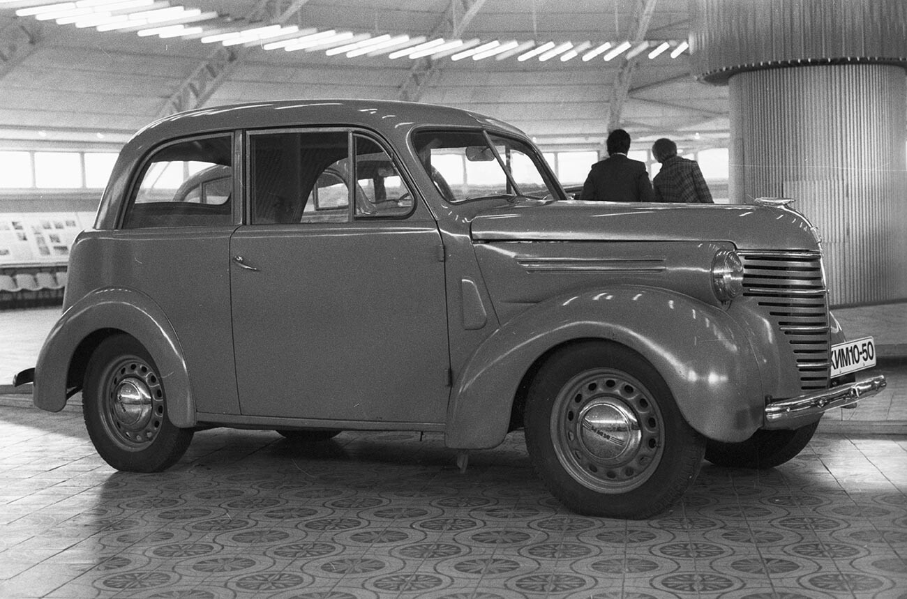 Avtomobil KIM-50 (proizvodno obdobje 1940-1941), izdelek moskovske avtomobilske tovarne KIM (zdaj Tovarna avtomobilov Leninskega komsomola), eksponat muzeja AZLK. 