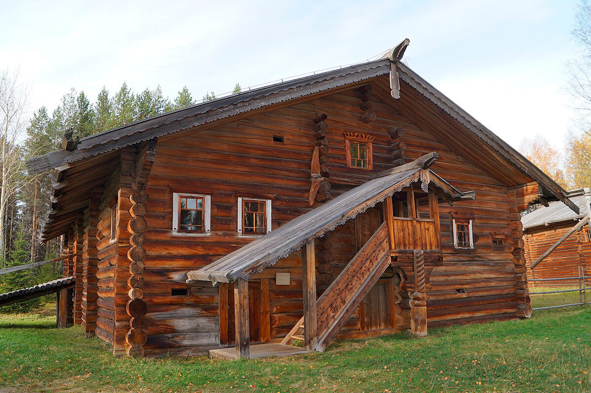 Dvorišče hiše Ščegoleva v Dvinskem sektorju muzeja Malije Koreli, Primorsko okrožje, Arhangelska regija