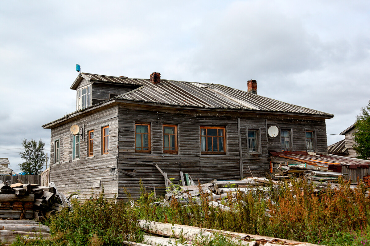 Vivienda en el pueblo de Kuzomén, distrito de Terski, región de Múrmansk.