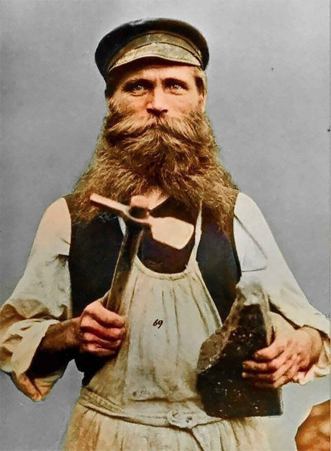 Il “pechník”, ossia il fumista (costruttore di stufe) era una figura estremamente importante, visto il clima, nei villaggi russi. Meglio non farlo arrabbiare