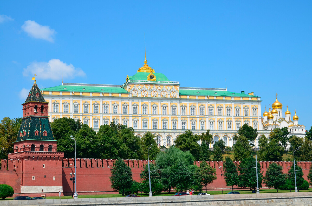 Gran Palazzo del Cremlino, oggi residenza ufficiale del Presidente della Federazione Russa. La porzione principale del palazzo, per quanto riguarda l’aspetto attuale, è stata realizzata tra il 1838 ed il 1849, per iniziativa di Nicola I 