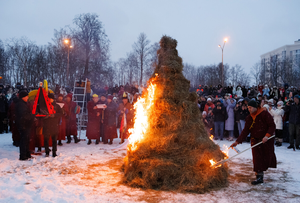 ‘Dugzhuuba’ in St. Petersurg's datsan.