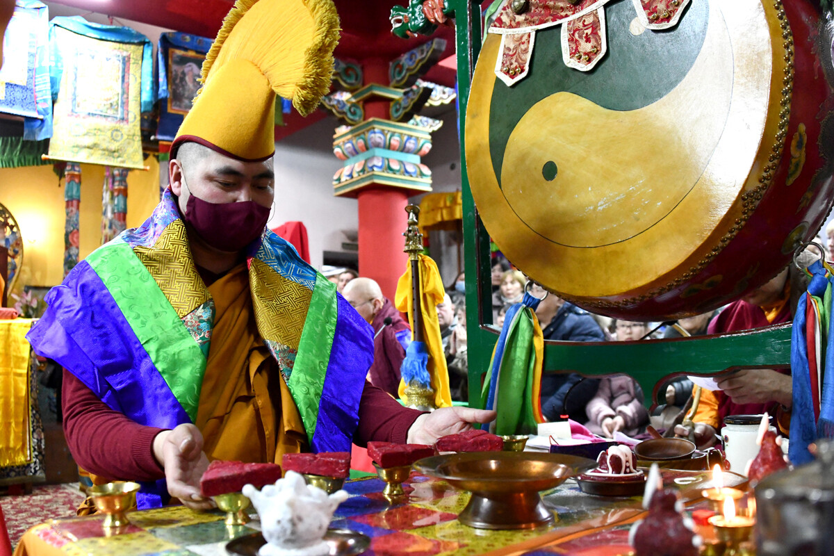 A purification ritual at Damba Braibunling Datsan in Chita.