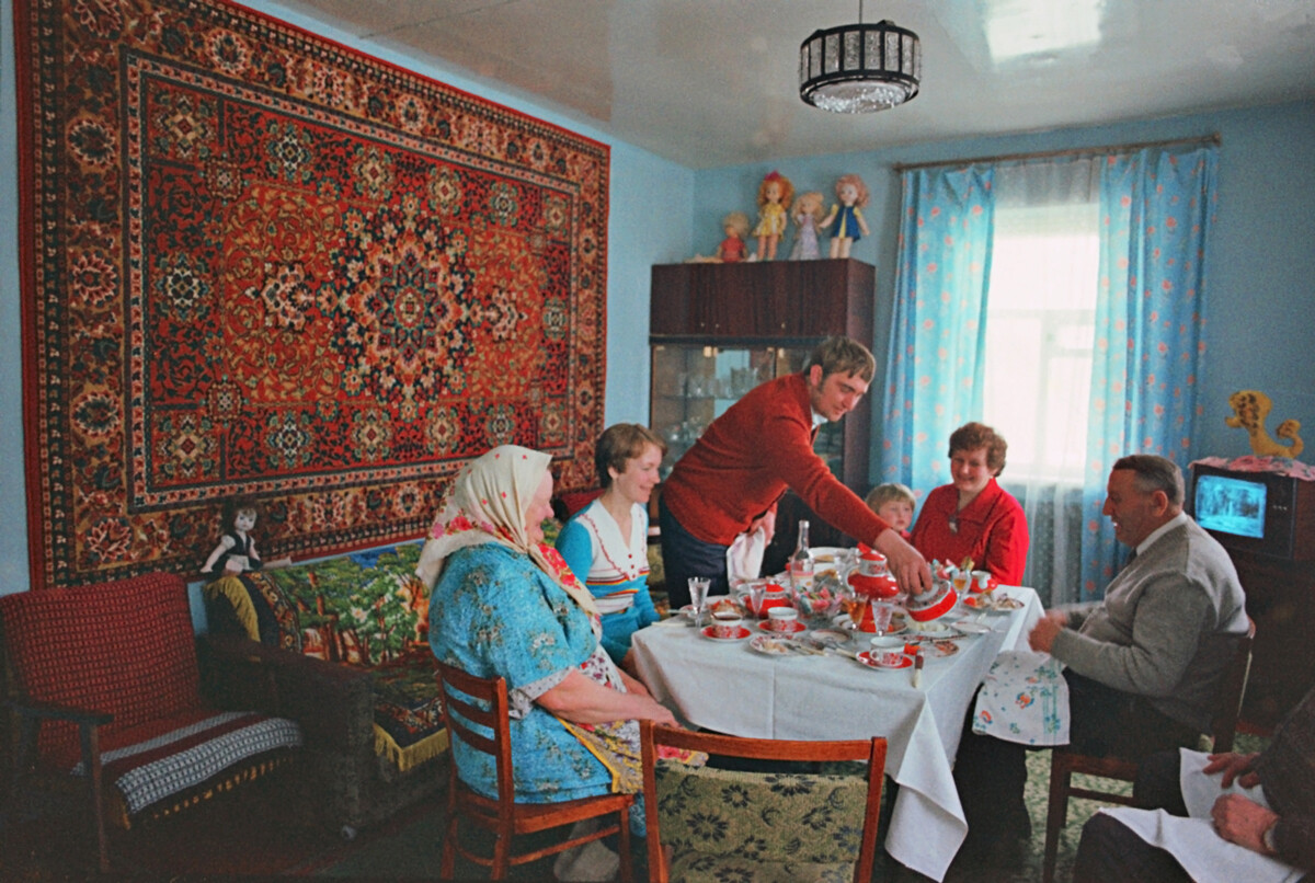 Une famille soviétique ordinaire, 1986