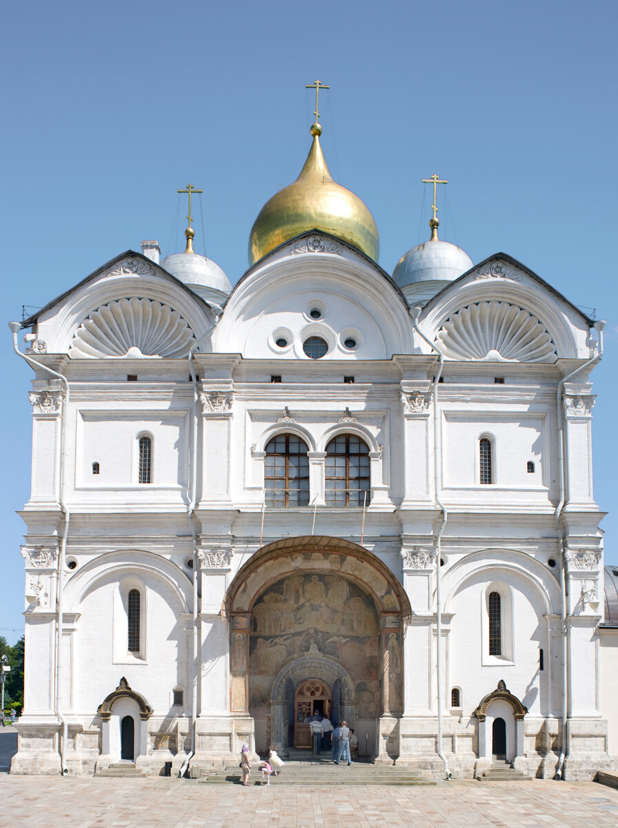  Cathedral of Archangel Michael. West facade, with Venetian elements: arches, circular windows, Renaissance-style capitals & 