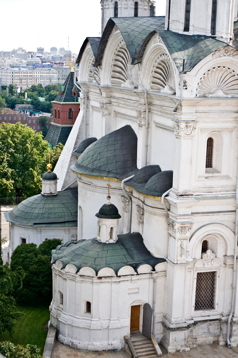 Cathedral of Archangel Michael. East facade, view from Bell Tower of Ivan the Great. Left corner: attached Church of Intercession of the Virgin. On other side of apse: attached Chapel of John the Baptist. July 17, 2009