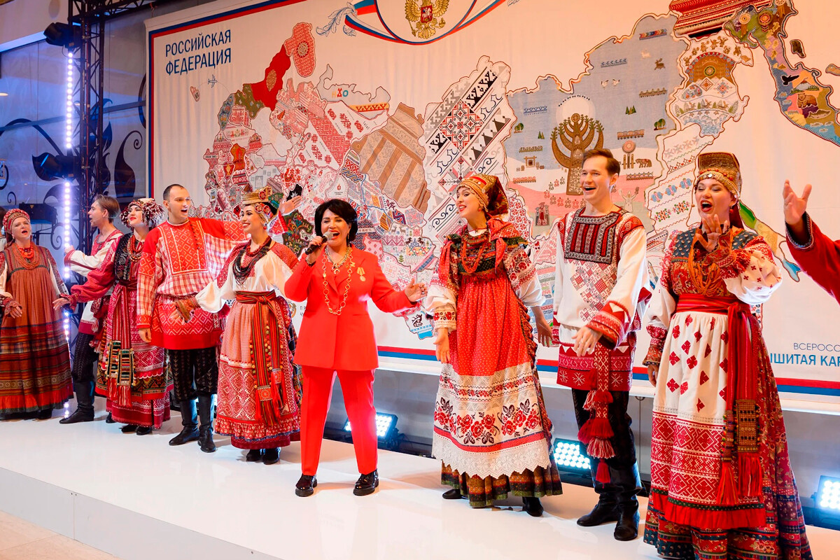 Амбассадором проекта «Вышитая карта России» стала народная артистка Надежда Бабкина