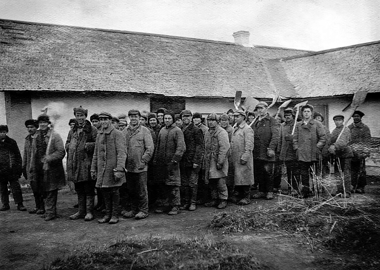 Prisioneros en el campo de concentración de los Urales.
