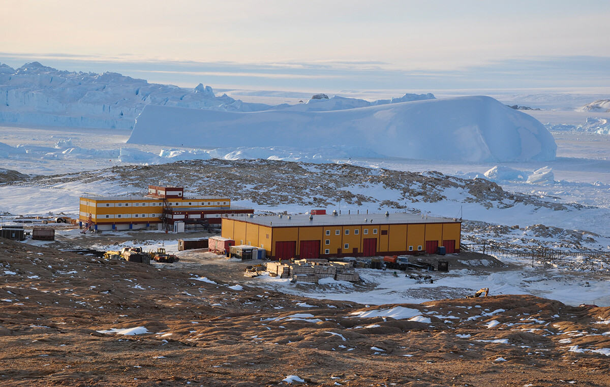 Complejo de invernada en la base Progréss en la Antártida.