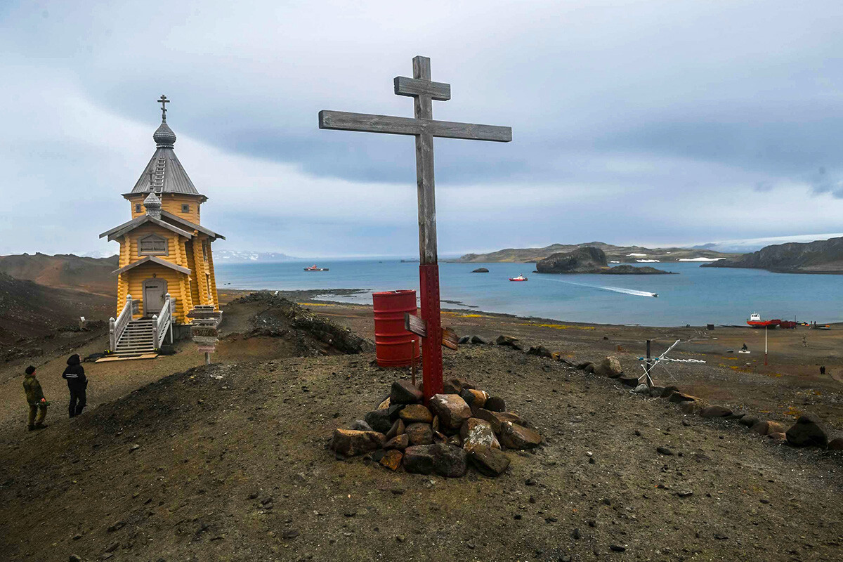 Iglesia de la Santísima Trinidad en la base antártica rusa Bellingshausen, en la isla Rey Jorge, en la Antártida.